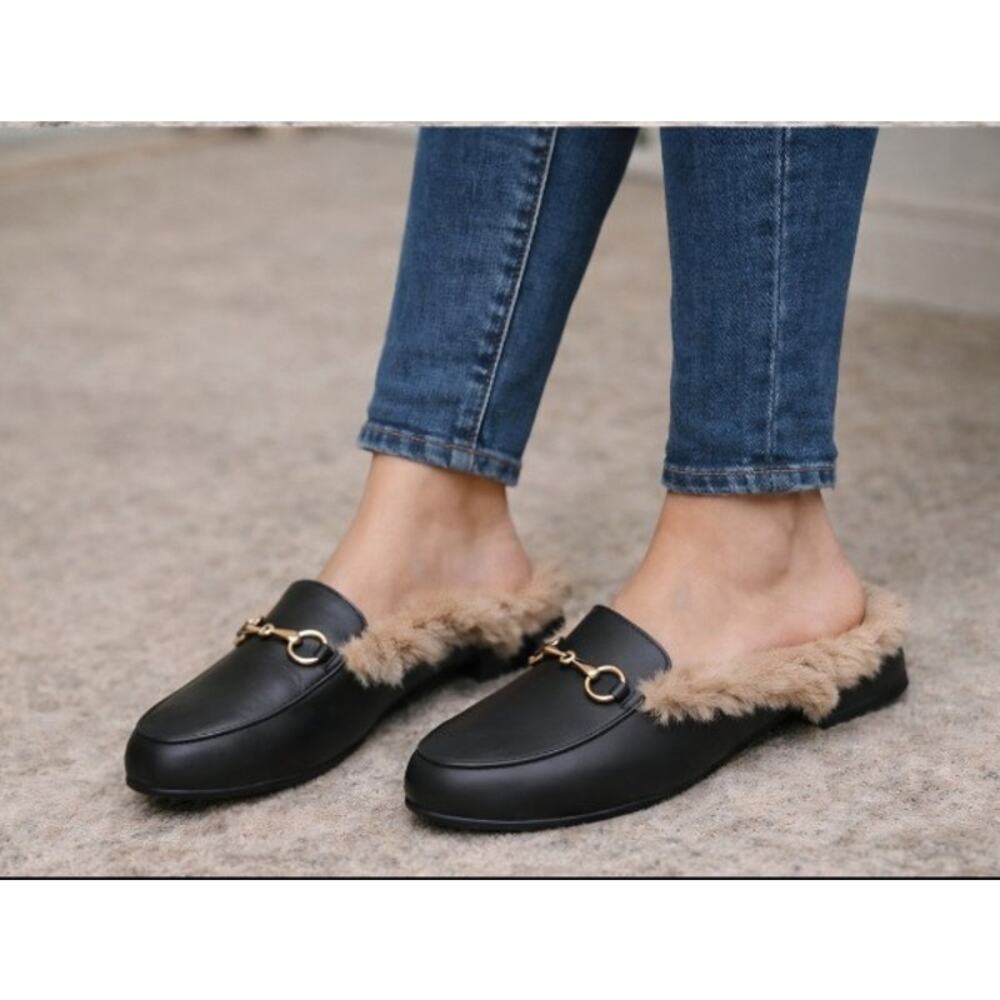 M. MSRP $80 NWB COZY ELEGANCE Minorsu Gold Buckle Faux Fur Slides ♡Size 9.5♡